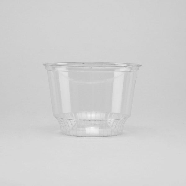 Contenedor plástico transparente 8oz (236ml/226gr) tipo gelatinero en polietileno (Pet) marca SoloServe de Dart.  Ideal para confitería .Tapas sugeridas:      Tapa Lisa:  662TP       Tapa Domo: DNR662