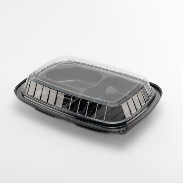 Contenedor plástico en poliestileno con 3 divisiones marca Inix con base negra  y tapa alta transparente ideal para comida fría.