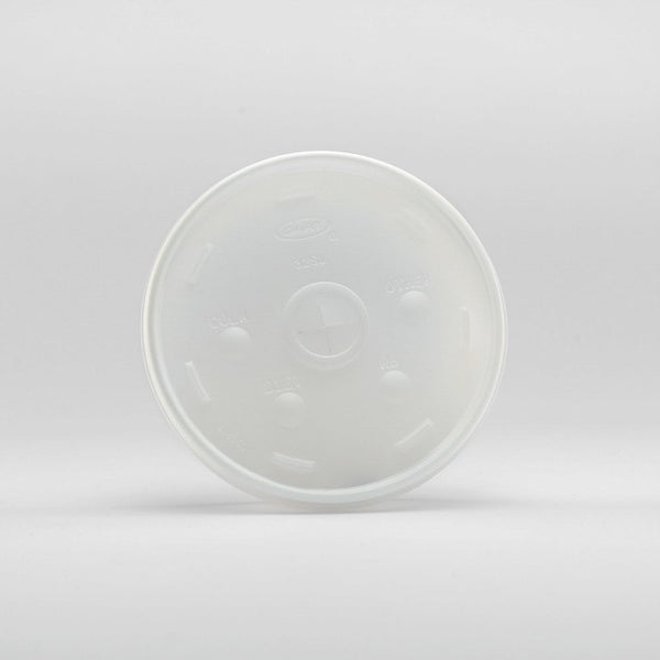 Tapa plástica transparente con ranura en el centro para popote. Ideal para envase térmicos 32J32